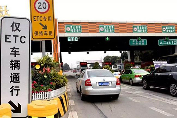 五一假期高速免費(fèi)通行 /cxyq/20220425104659-FowW0t16oNurE_X-mRz4iv_3B_iv.jpg